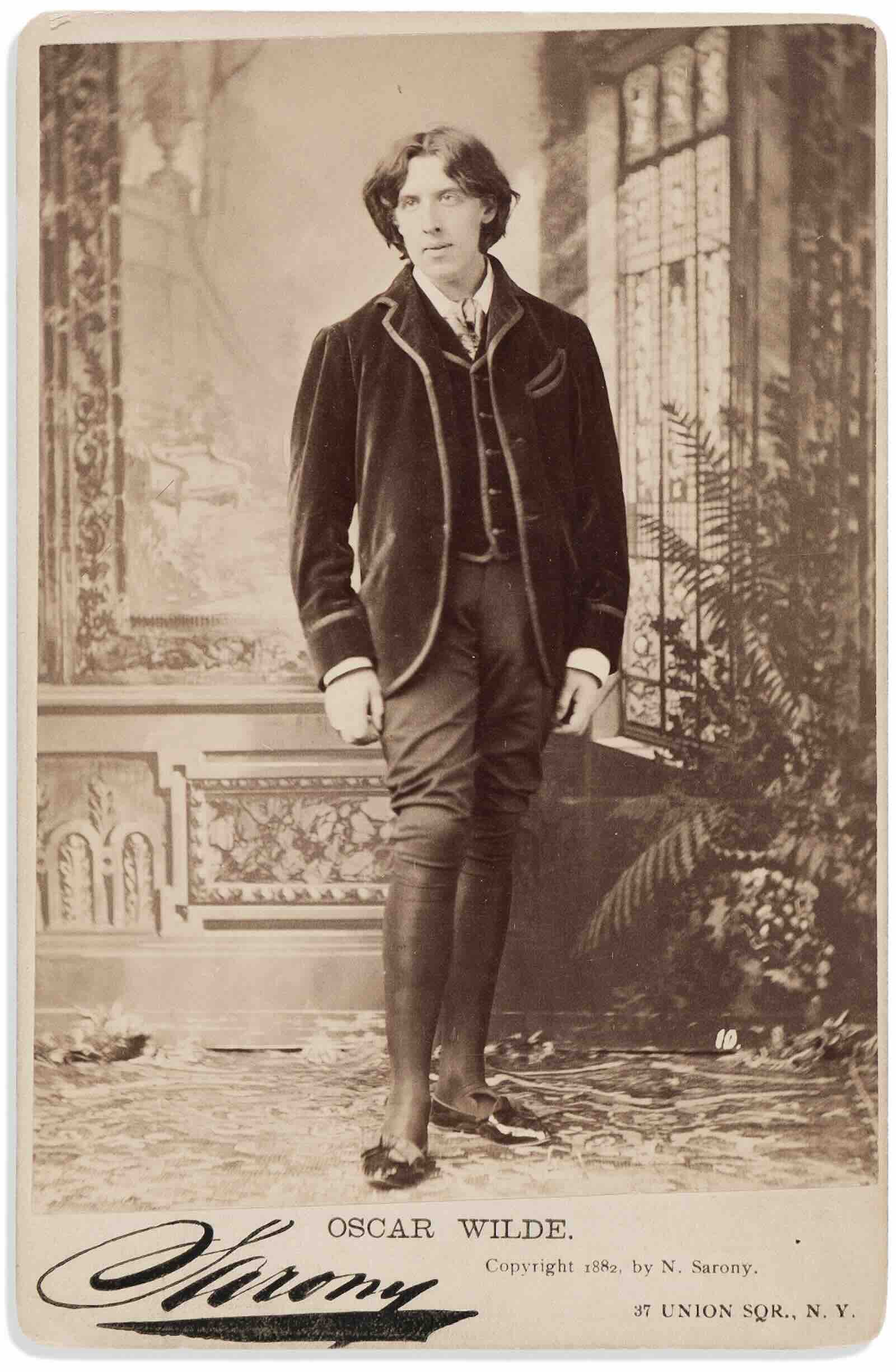 Cabinet card portrait of Oscar Wilde